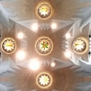 Licht Christusmonogramm Sagrada Familia